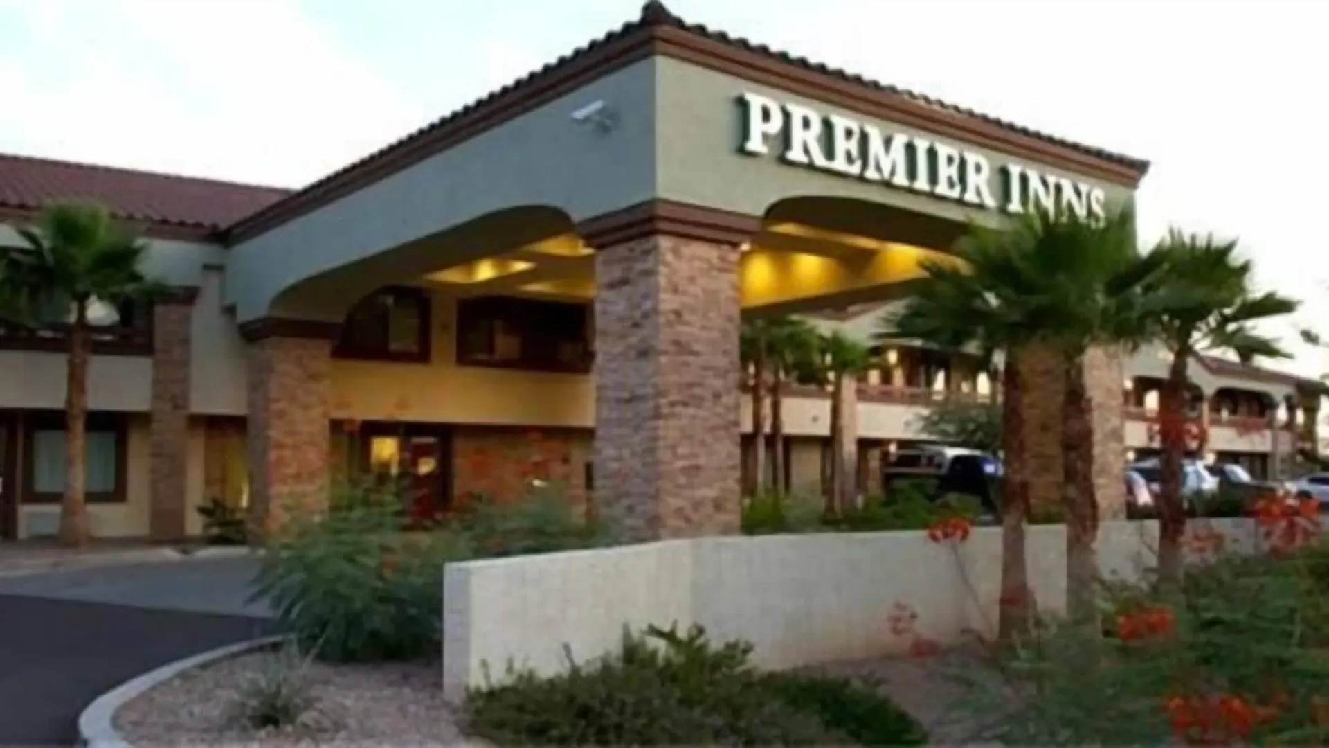 Staying Near Camelback Ranch: 4 Budget Hotels Compared