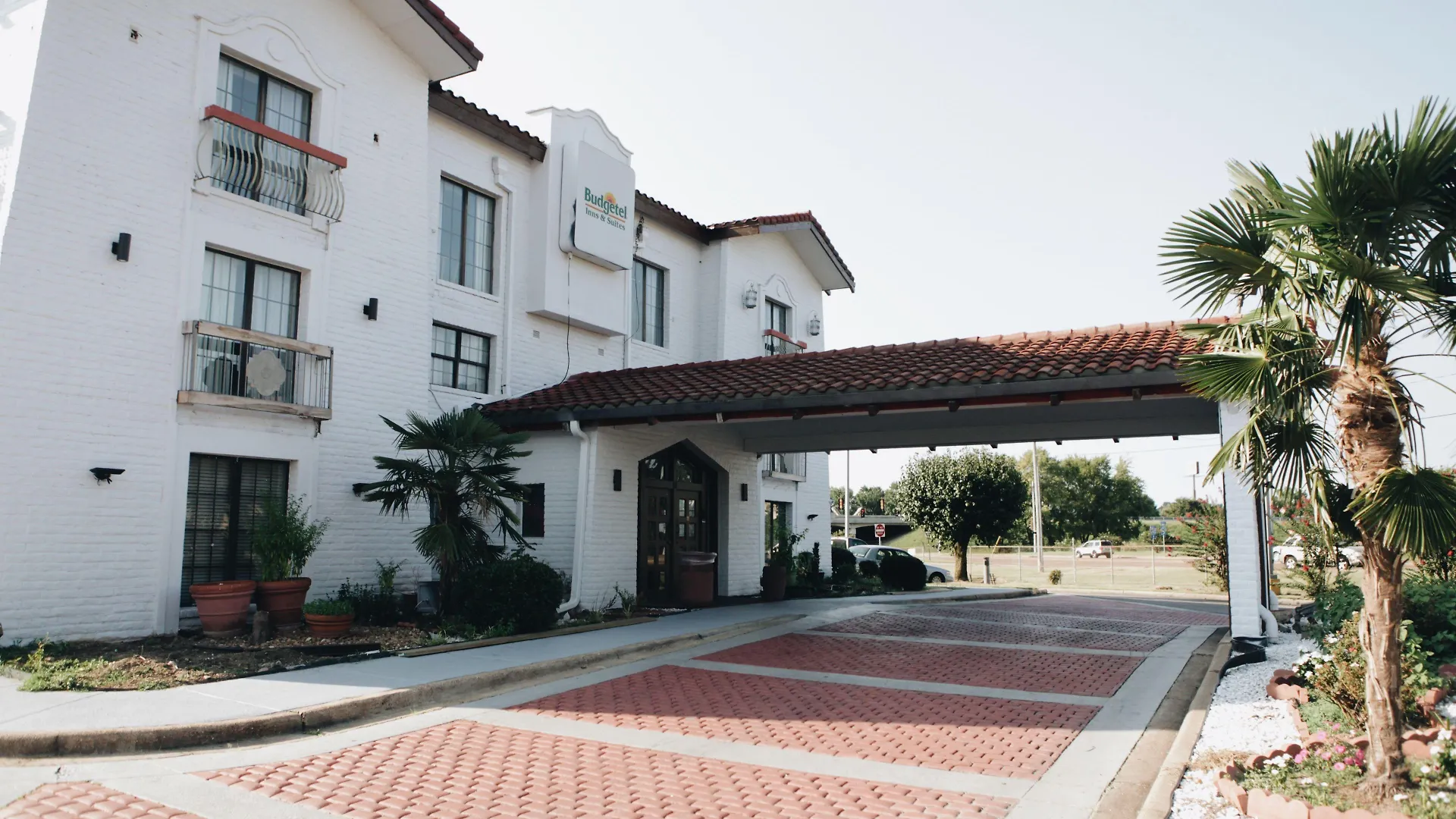 6 Budget Hotels Near Oak Court Mall for Smart Memphis Stays