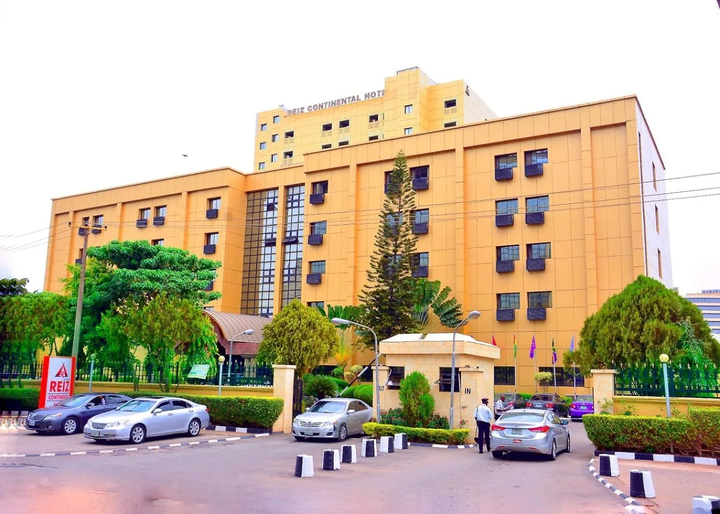 Where to Stay Near The Thought Pyramid Art Centre: 15 Family Hotels